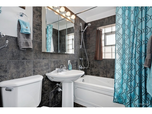 794 East Lincoln Avenue Des Plaines, IL 60018 - Photo 15 of 25