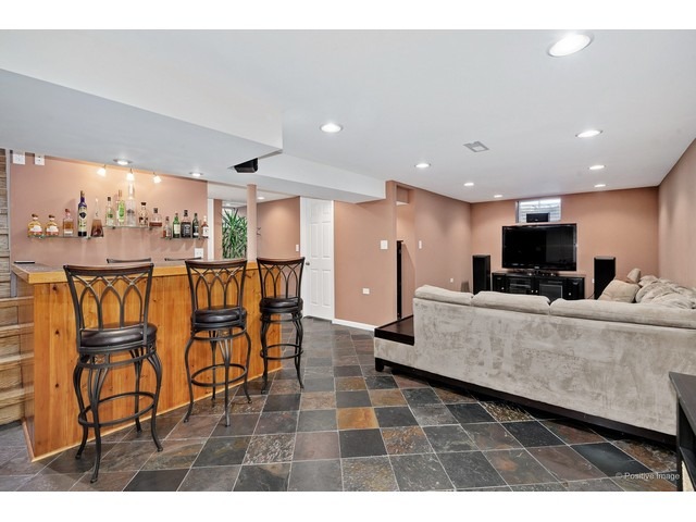 794 East Lincoln Avenue Des Plaines, IL 60018 - Photo 18 of 25