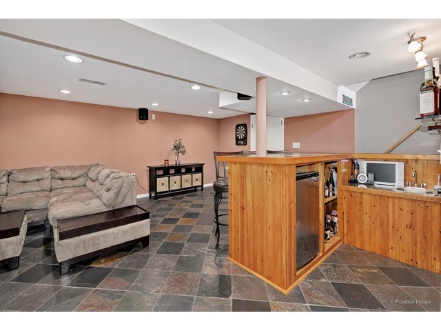 794 East Lincoln Avenue Des Plaines, IL 60018 - Photo 20 of 25