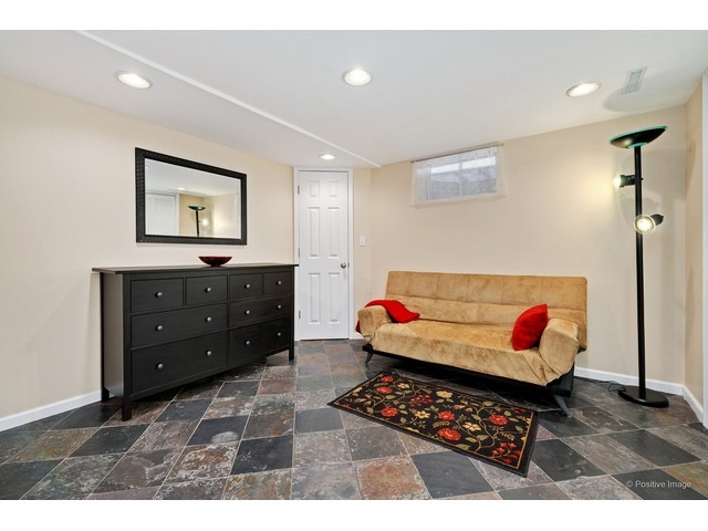 794 East Lincoln Avenue Des Plaines, IL 60018 - Photo 22 of 25