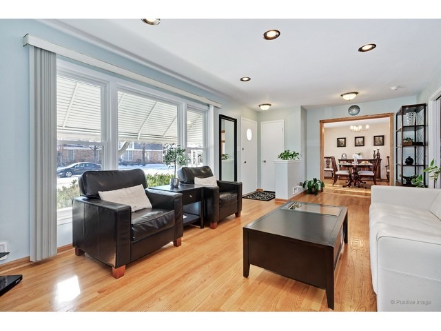 794 East Lincoln Avenue Des Plaines, IL 60018 - Photo 5 of 25