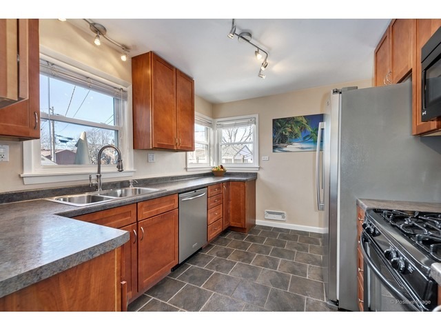 794 East Lincoln Avenue Des Plaines, IL 60018 - Photo 10 of 25