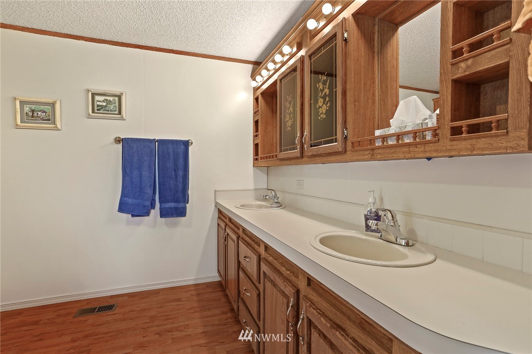 24329 S Park Bothell, WA 98021 - Photo 20 of 39
