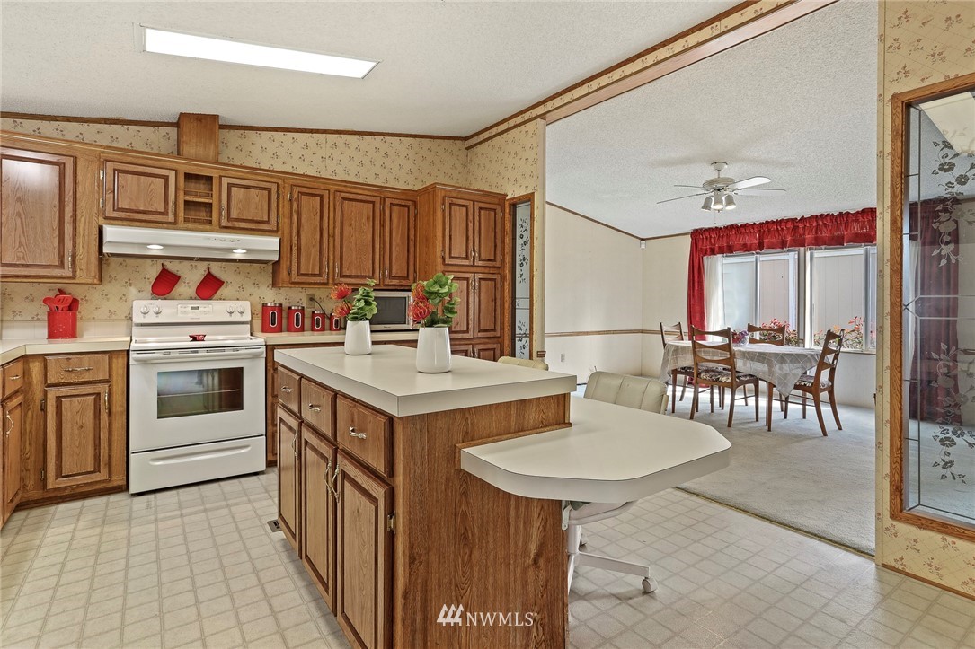24329 S Park Bothell, WA 98021 - Photo 4 of 39