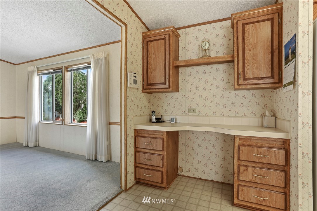 24329 S Park Bothell, WA 98021 - Photo 7 of 39