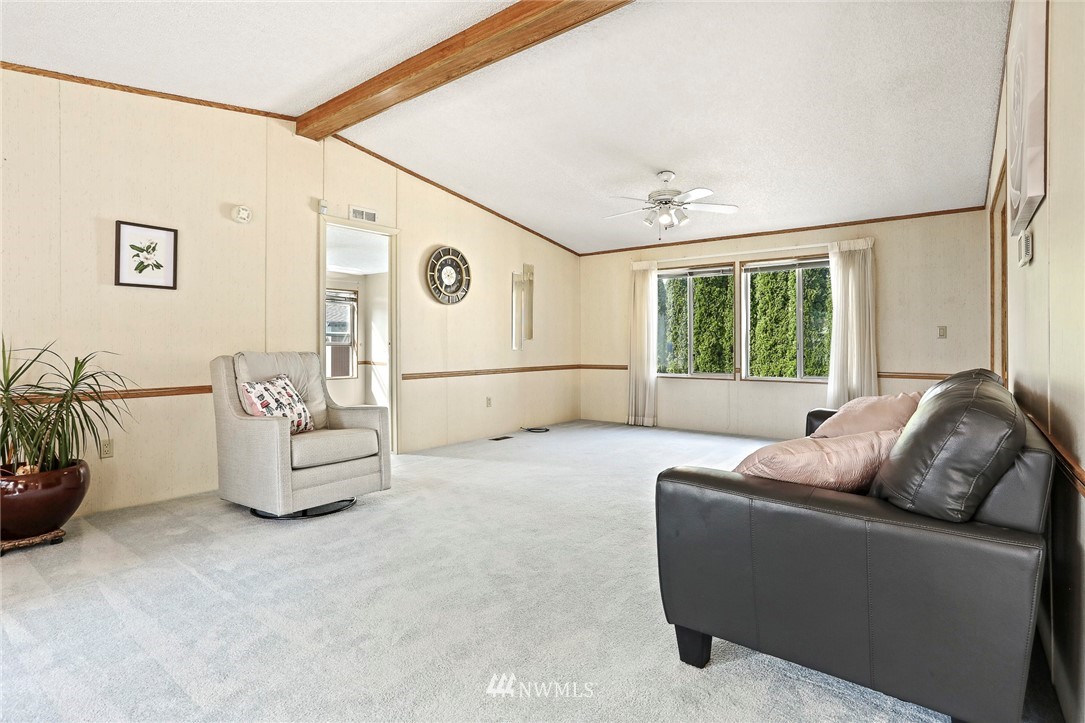 24329 S Park Bothell, WA 98021 - Photo 10 of 39