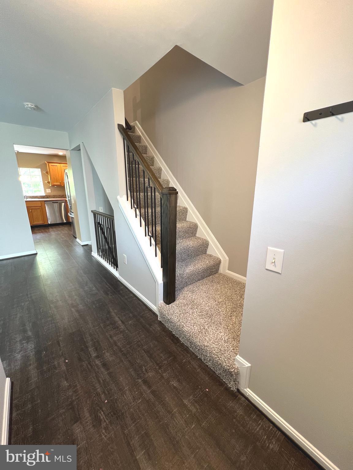 1679 Colonial Way Frederick, MD 21702 - Photo 5 of 31 Entry