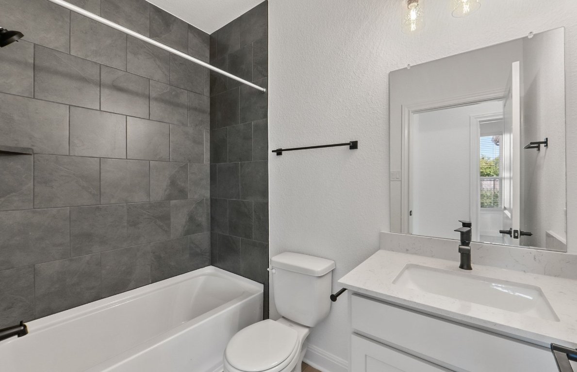 217 Regatta Trail Leander, TX 78641 - Photo 12 of 28 a bathroom with a sink a toilet and a bathtub