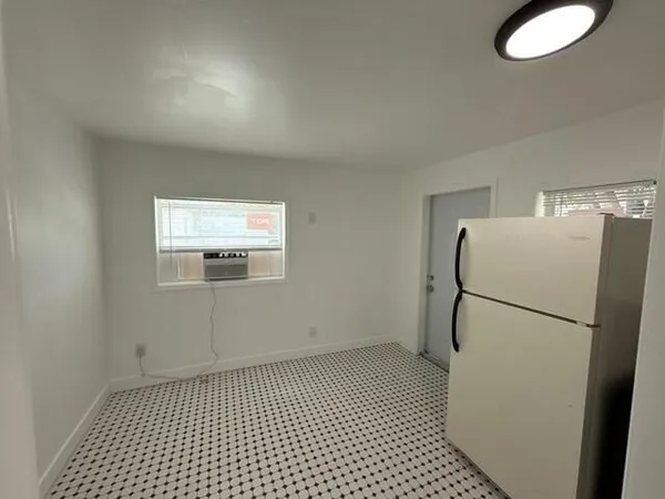 $800 | 3705 Southwest 13th Court, Unit 15, Fort Lauderdale, FL 33312