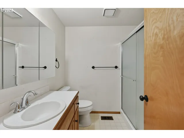 $419,900 | 1617 Northeast 148th Place, Portland, OR 97230