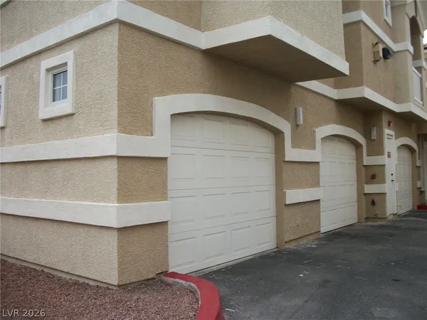 $1,575 | 5855 Valley Drive, Unit 2040, North Las Vegas, NV 89031