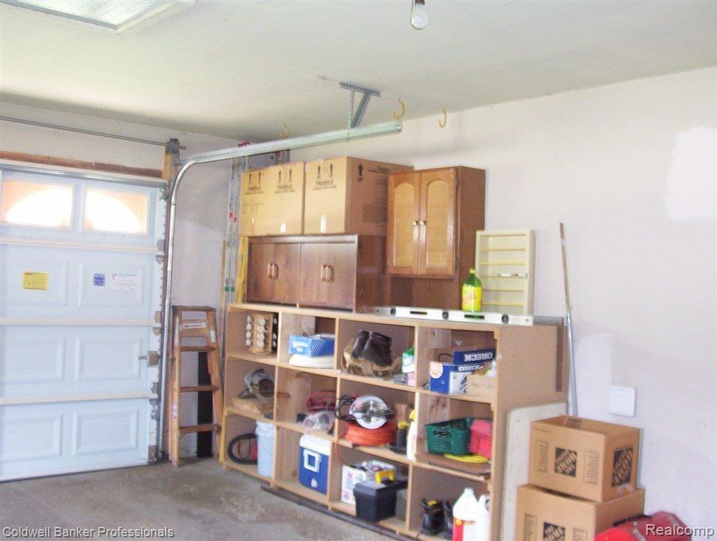 1961 Walton Blvd. Rochester, MI 48309 - Photo 21 of 24 100_2437.JPG