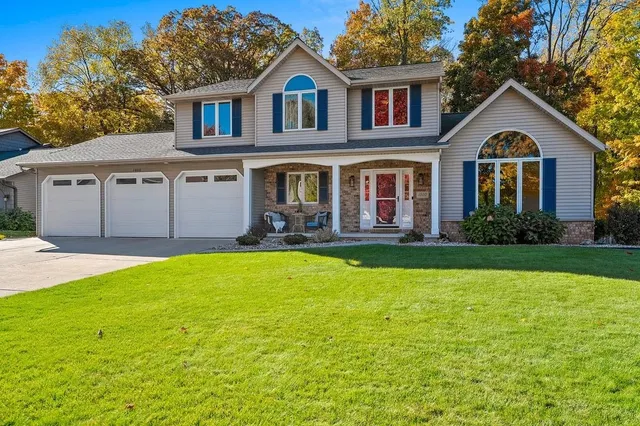 $535,000 | 1000 Rolling Green Drive, Green Bay, WI 54313