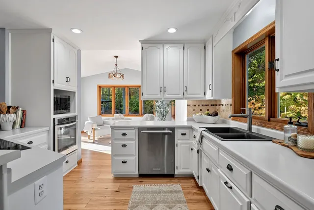 $535,000 | 1000 Rolling Green Drive, Green Bay, WI 54313