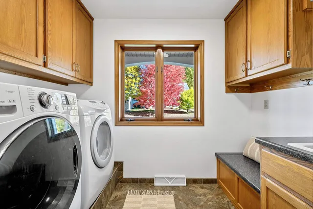 $535,000 | 1000 Rolling Green Drive, Green Bay, WI 54313