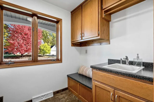 $535,000 | 1000 Rolling Green Drive, Green Bay, WI 54313