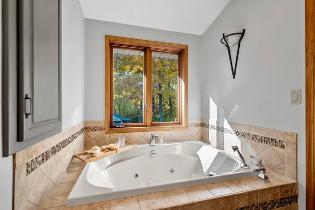 $535,000 | 1000 Rolling Green Drive, Green Bay, WI 54313