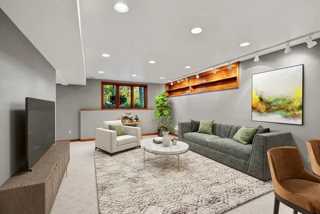 $535,000 | 1000 Rolling Green Drive, Green Bay, WI 54313