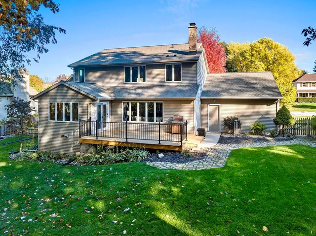 $535,000 | 1000 Rolling Green Drive, Green Bay, WI 54313