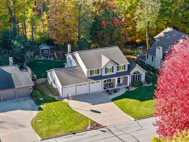 $535,000 | 1000 Rolling Green Drive, Green Bay, WI 54313