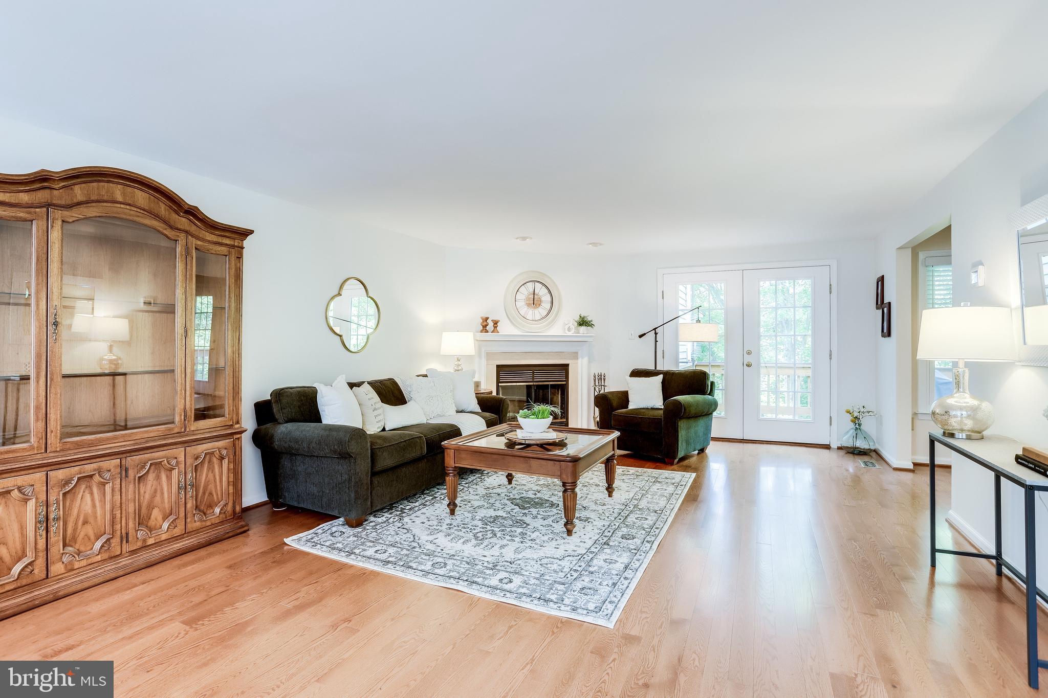 1512 Deer Point Way Reston, VA 20194 - Photo 5 of 84 Large living room