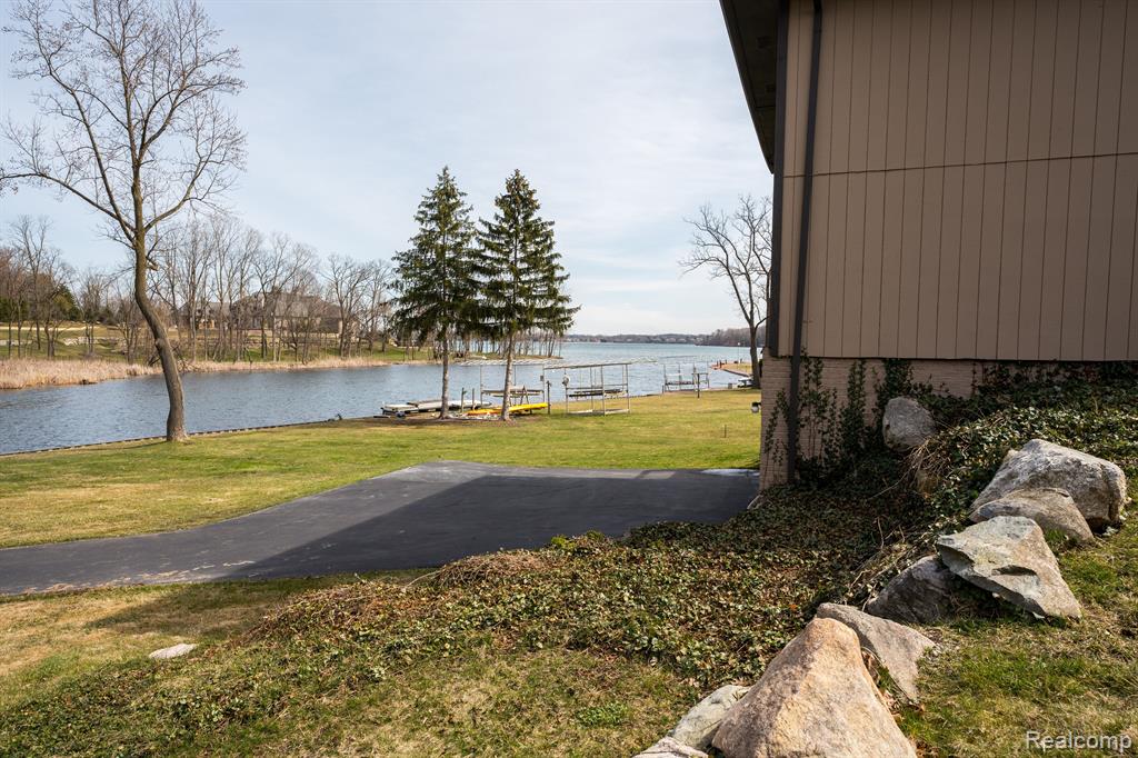 4851 Commerce Road West Bloomfield, MI 48324 - Photo 49 of 71