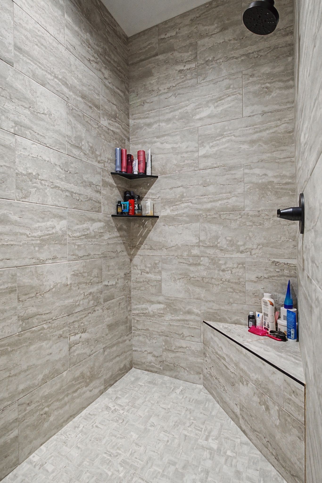 638 Howell Road Westmoreland, TN 37186 - Photo 32 of 41 a bathroom with a bathtub