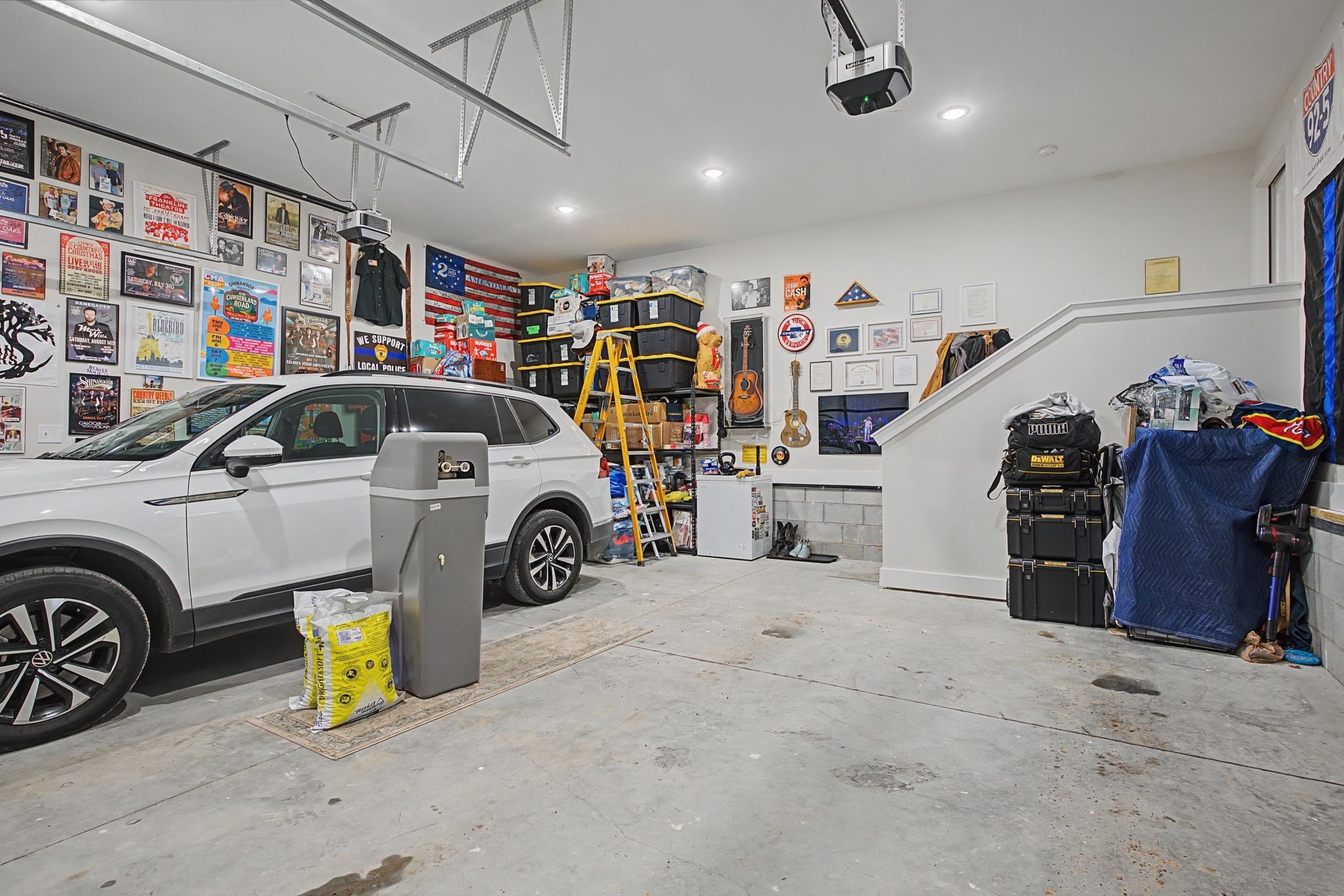 638 Howell Road Westmoreland, TN 37186 - Photo 35 of 41 a view of parking garage with cars