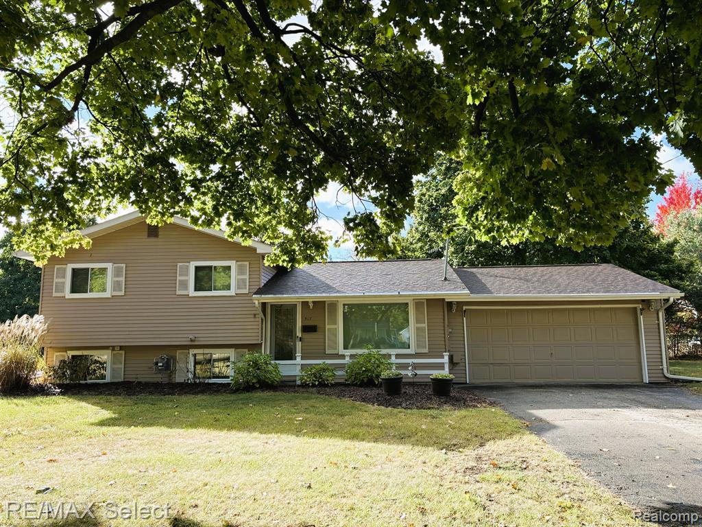 517 North Road Fenton, MI 48430 - Photo 1 of 19