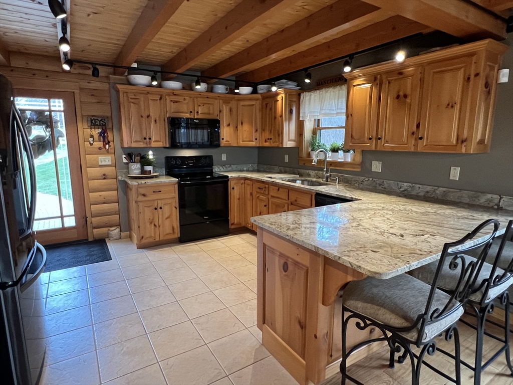 236 Manchaug Road Sutton, MA 01590 - Photo 7 of 39