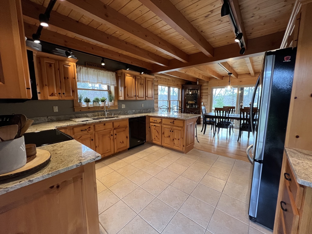 236 Manchaug Road Sutton, MA 01590 - Photo 8 of 39