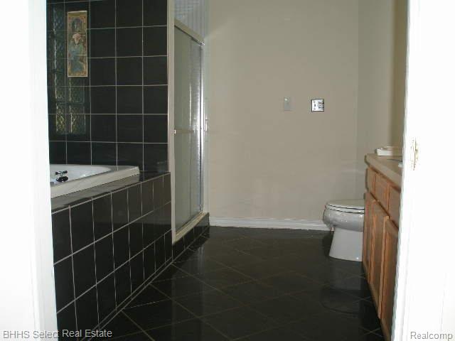 6848 Edwards Road Belleville, MI 48111 - Photo 16 of 19 Master Bath