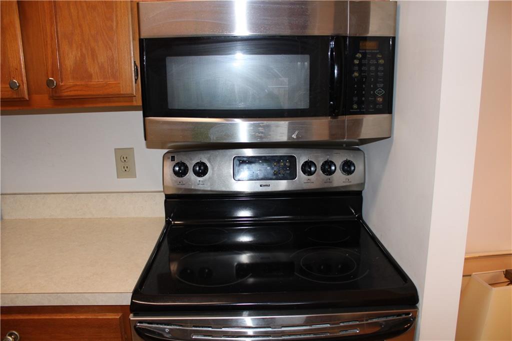 300 Johnson Ferry Road, Unit B802 Atlanta, GA 30328 - Photo 6 of 23 a close view of stove top oven