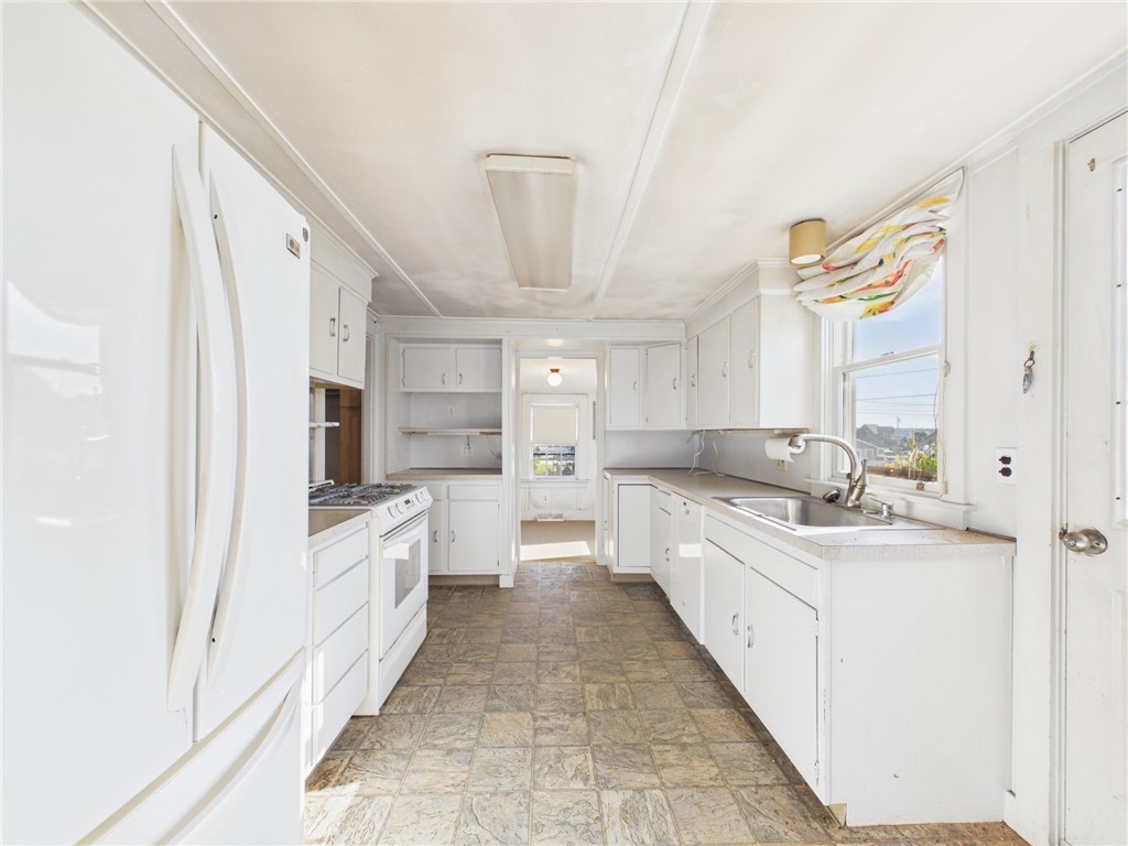 1127 Succotash Road Narragansett, RI 02879 - Photo 19 of 48