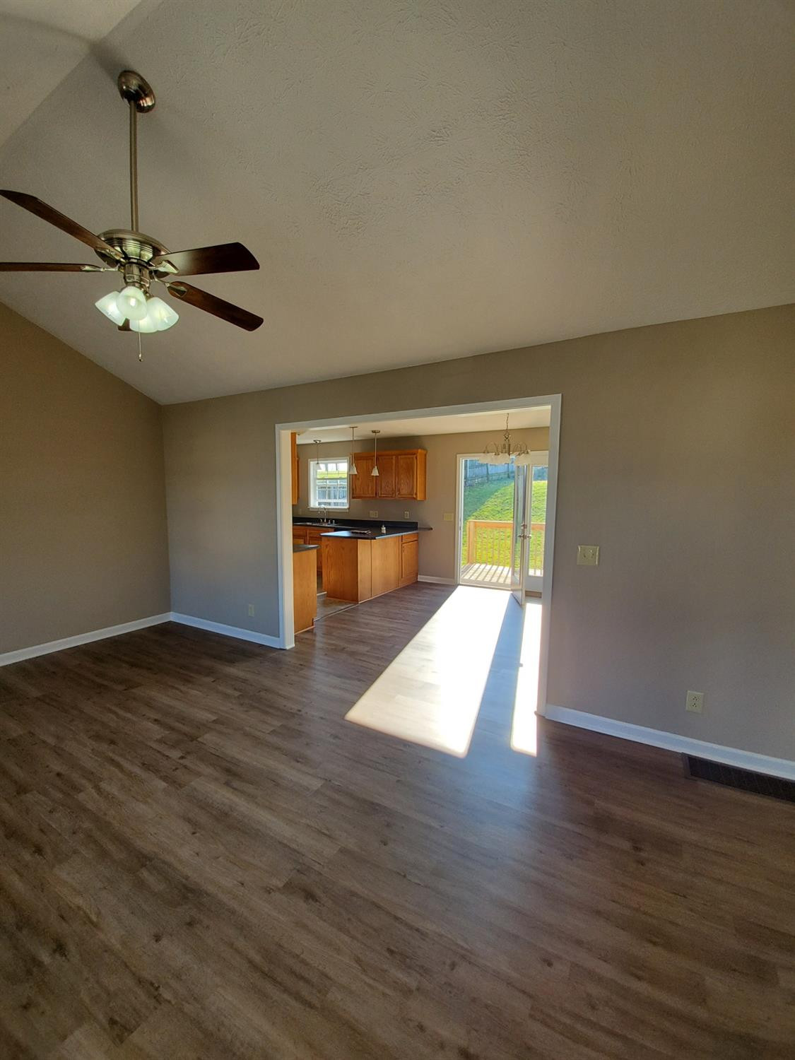 266 Hunter Ridge Drive Lawrenceburg, KY 40342 - Photo 5 of 18 Photo 5
