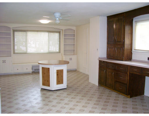 19 Livoli Road Framingham, MA 01701 - Photo 4 of 22