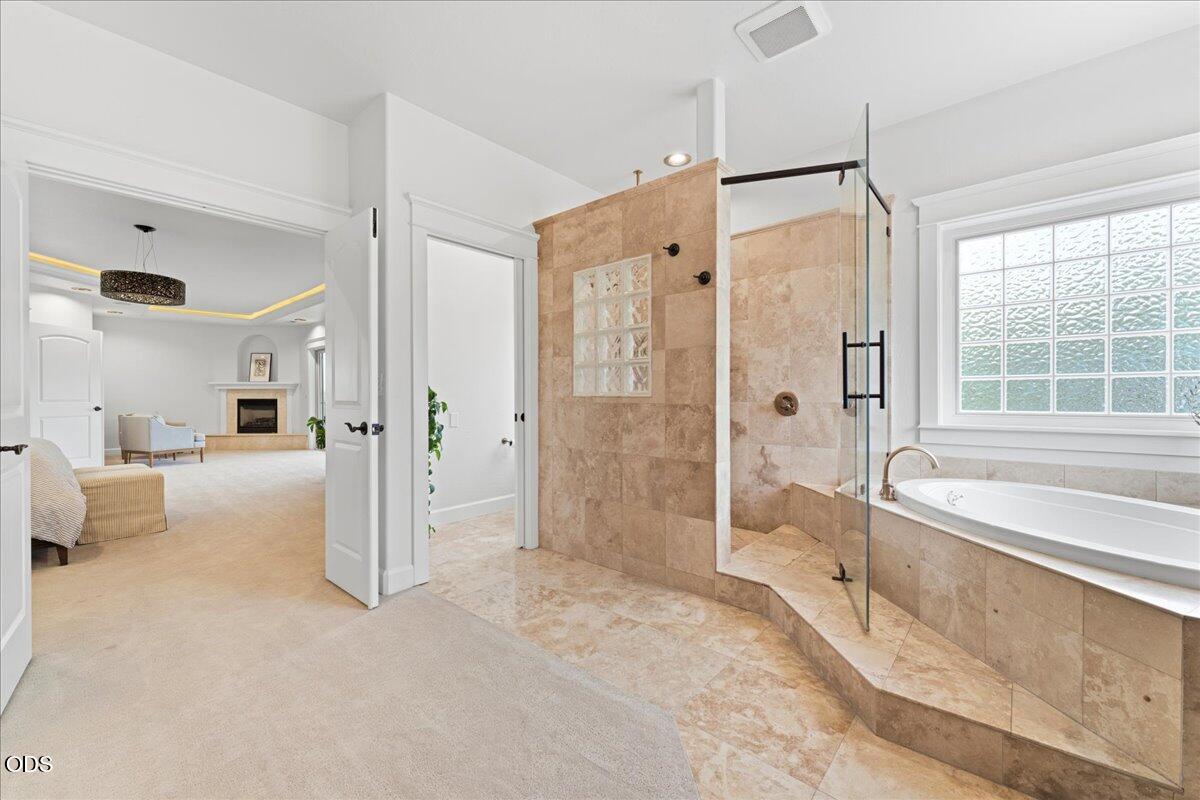 1013 Roxy Ann Road Medford, OR 97504 - Photo 41 of 74 75-master bath 4