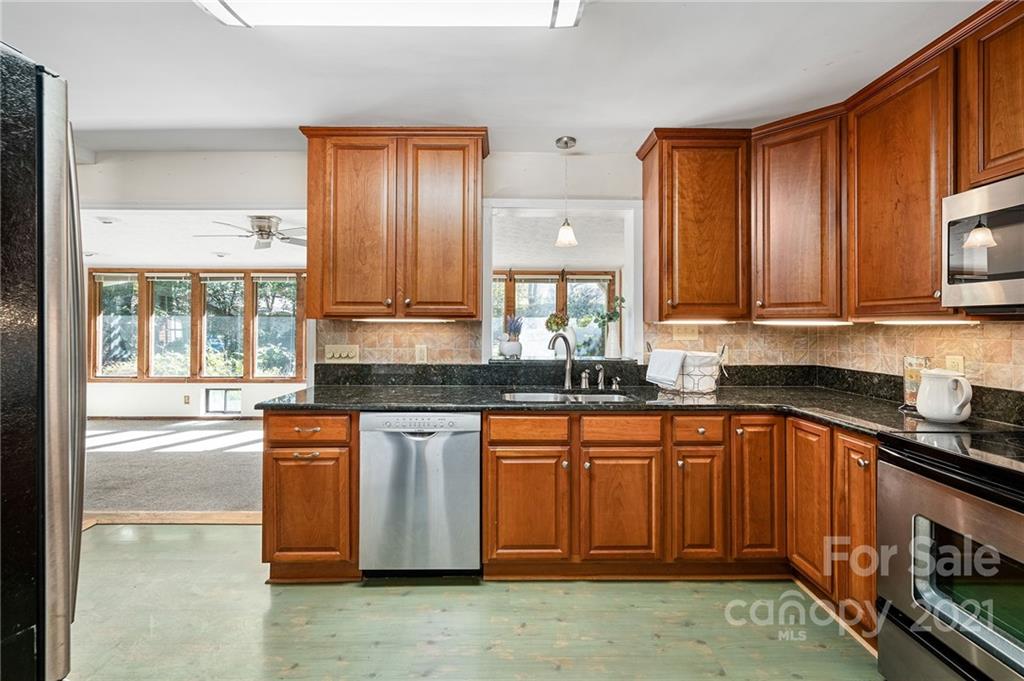 2 Oak Ridge Road Asheville, NC 28805 - Photo 8 of 24 Gallery Image 8