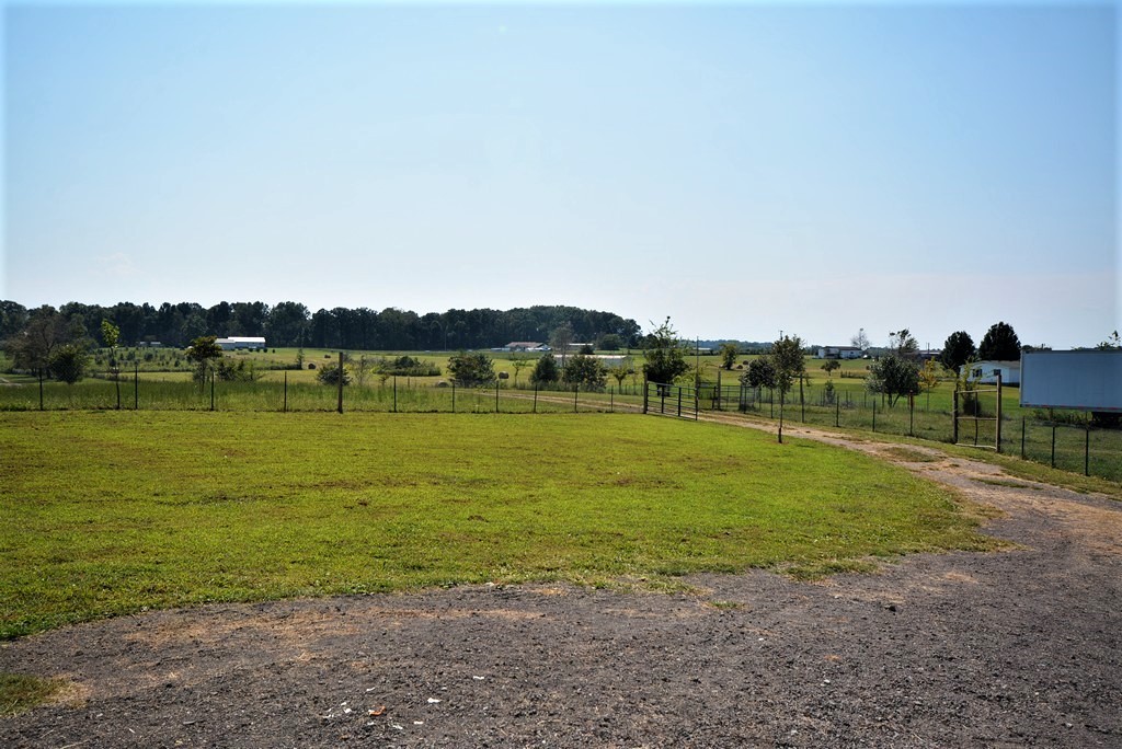 7076N South Lamont Road Springfield, TN 37172 - Photo 38 of 42 a view of a field with an ocean