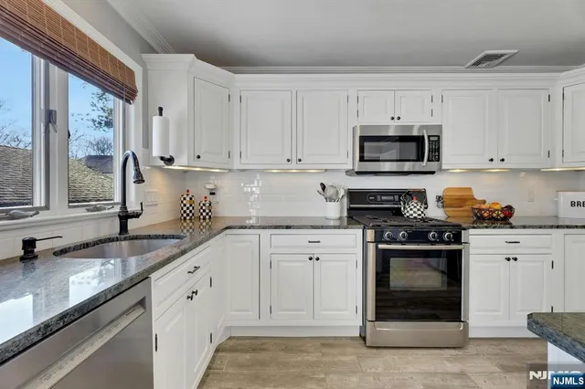 $949,000 | 5 Greene Street, Mahwah, NJ 07430