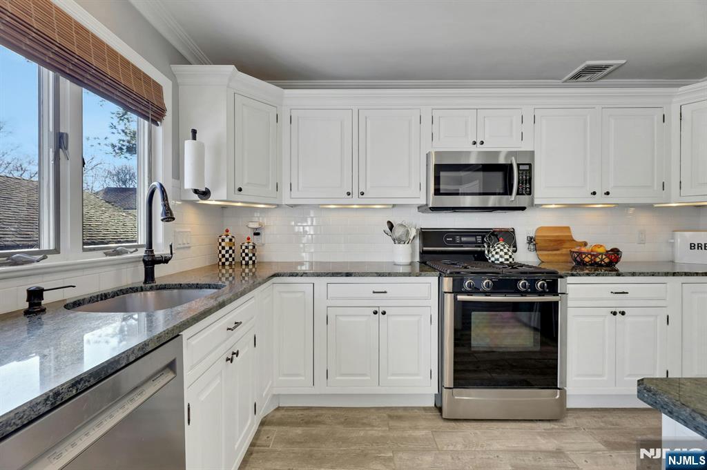 5 Greene Street Mahwah, NJ 07430 - Photo 4 of 30