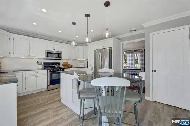 $949,000 | 5 Greene Street, Mahwah, NJ 07430