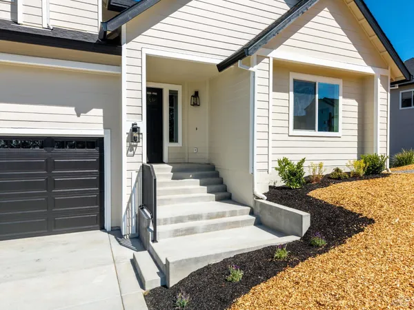 $899,000 | 400 Tehuacan Road, Ukiah, CA 95482
