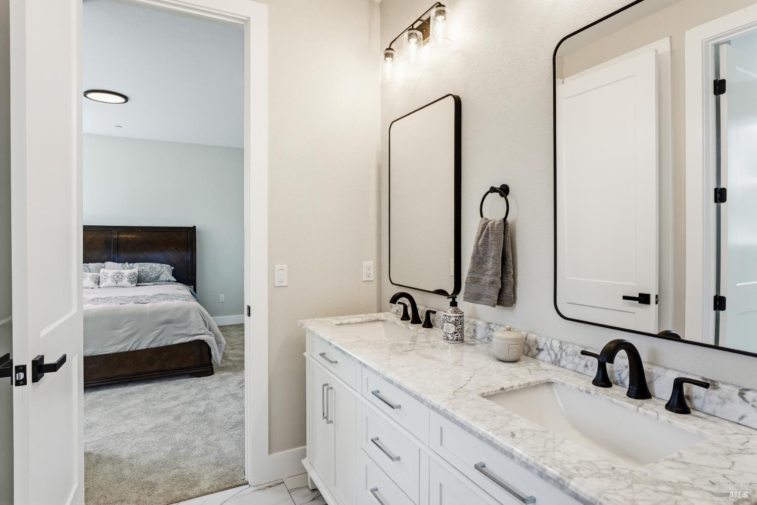 400 Tehuacan Road Ukiah, CA 95482 - Photo 32 of 57 Bathroom shared with two bedrooms