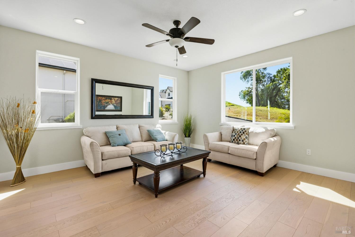 400 Tehuacan Road Ukiah, CA 95482 - Photo 5 of 57 Living Room