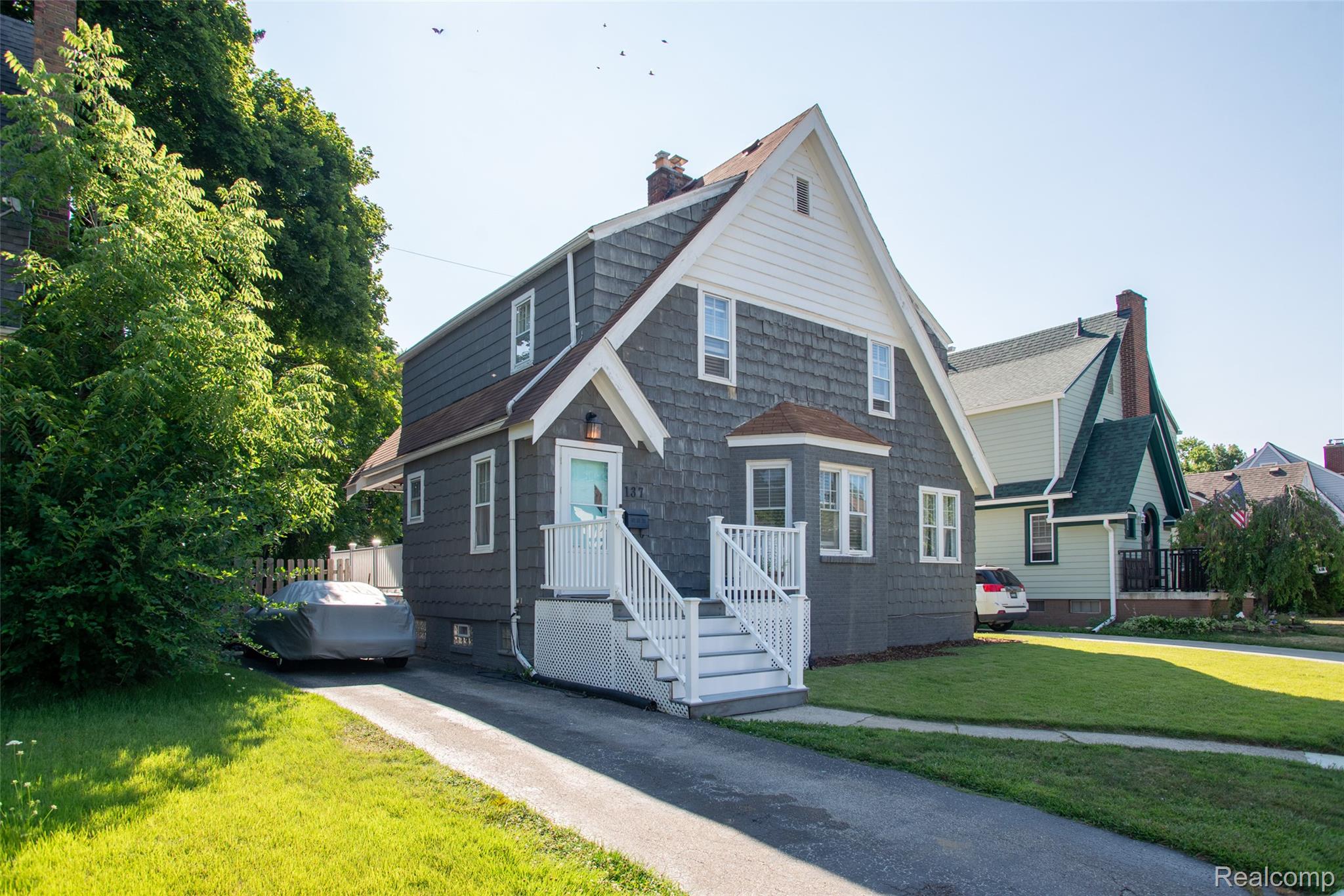 137 Chippewa Road Pontiac, MI 48341 - Photo 2 of 33 1.jpg