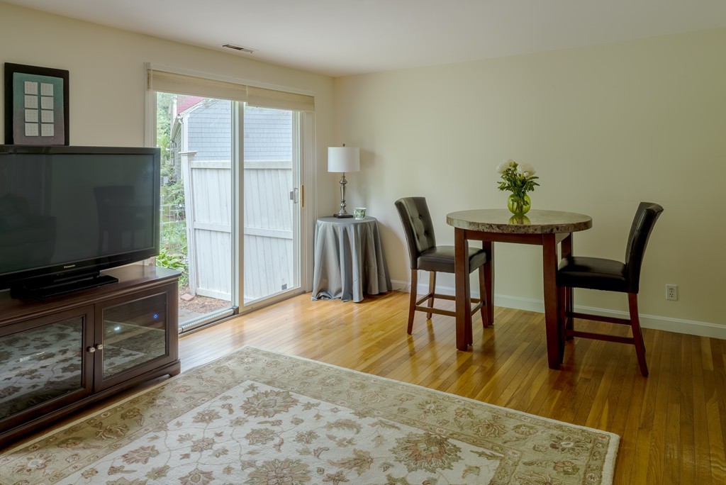 103 Jericho Road, Unit 103 Weston, MA 02493 - Photo 3 of 7