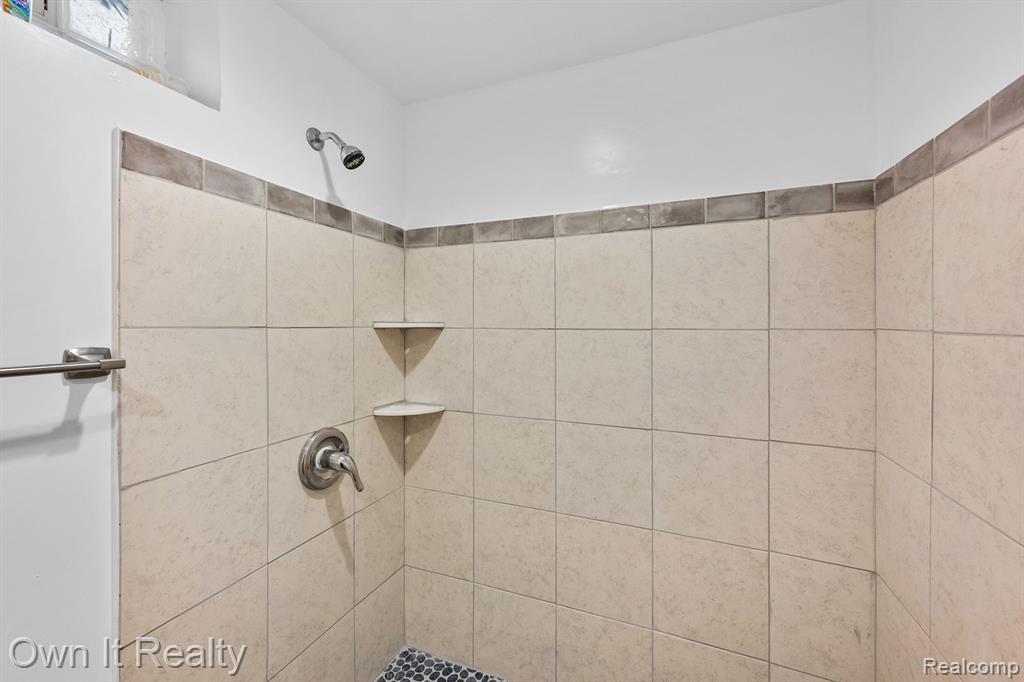 7335 Maple Street Dearborn, MI 48126 - Photo 30 of 34