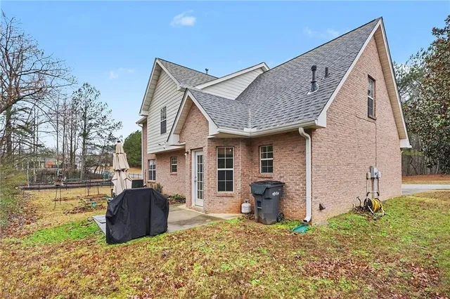 a view of a house with a yard and roof