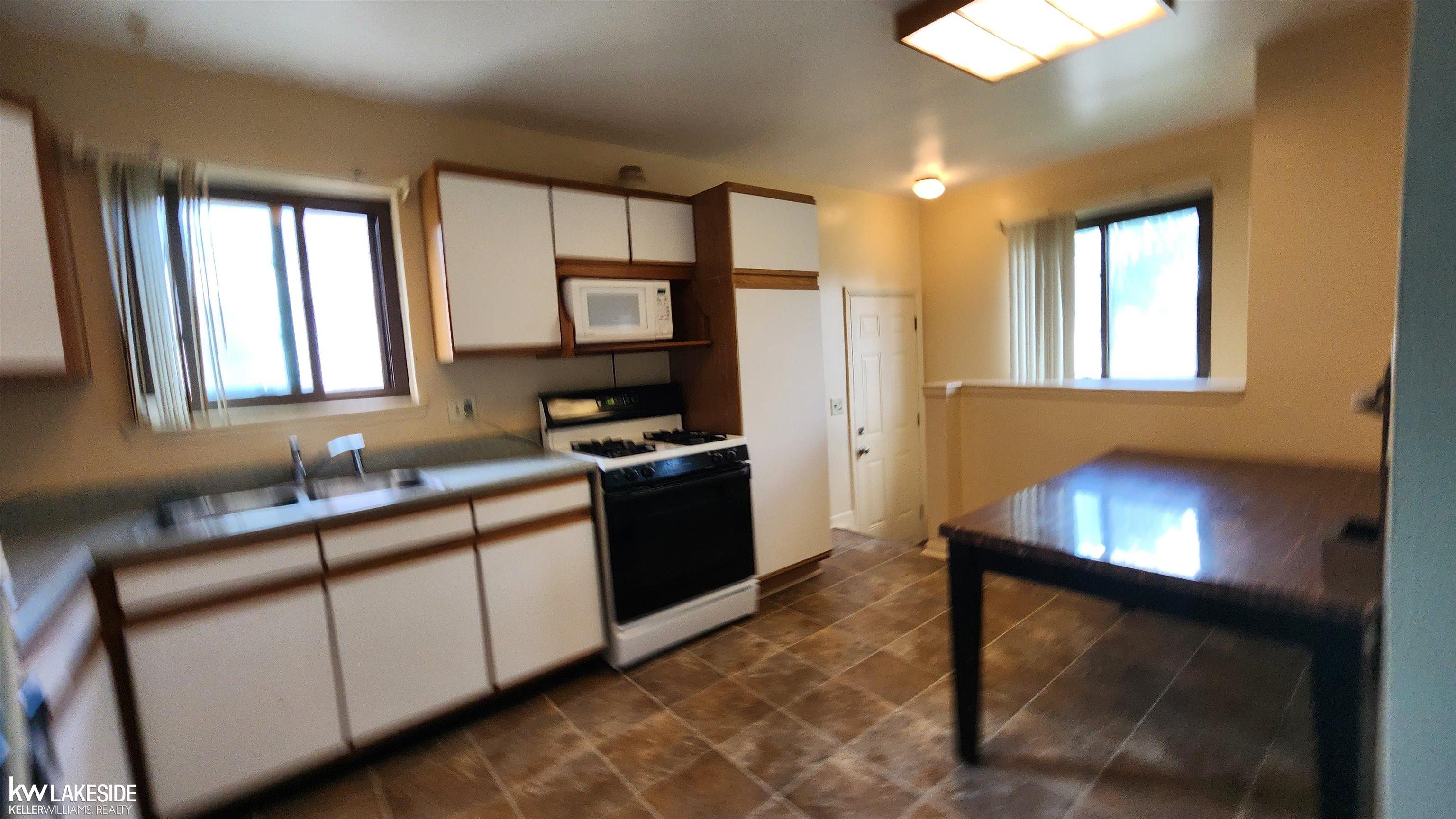 22010 Kelly Road Eastpointe, MI 48021 - Photo 14 of 35